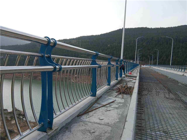 忠县不锈钢桥梁护栏的特点及其在桥梁安全中的重要作用