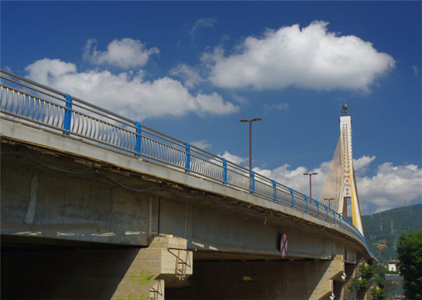 忠县304不锈钢桥梁护栏：安全、耐用与美观的完美结合