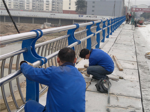 忠县不锈钢河道护栏的特性及其在城市景观中的应用