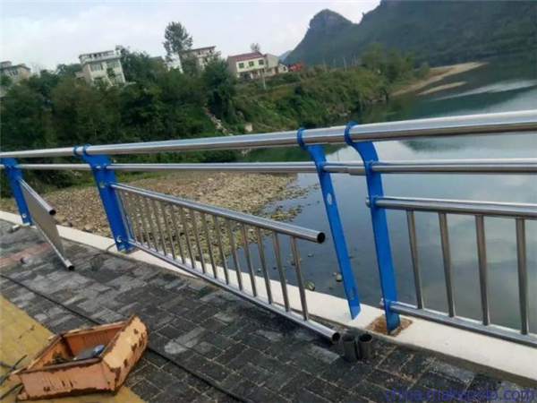 忠县不锈钢复合管护栏是一种卓越的防护材料