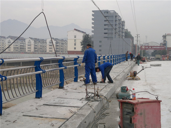 忠县不锈钢复合管护栏常见问题及解决方案